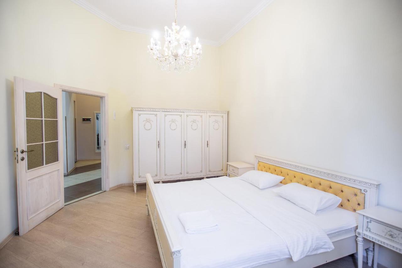 Comfortable Apartment On Mikhaylovskiy Lane Kiev Eksteriør billede