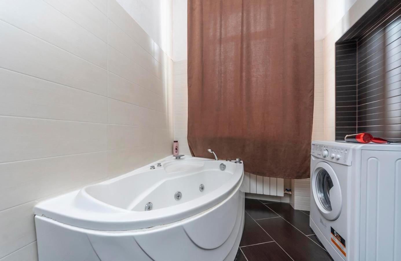 Comfortable Apartment On Mikhaylovskiy Lane Kiev Eksteriør billede