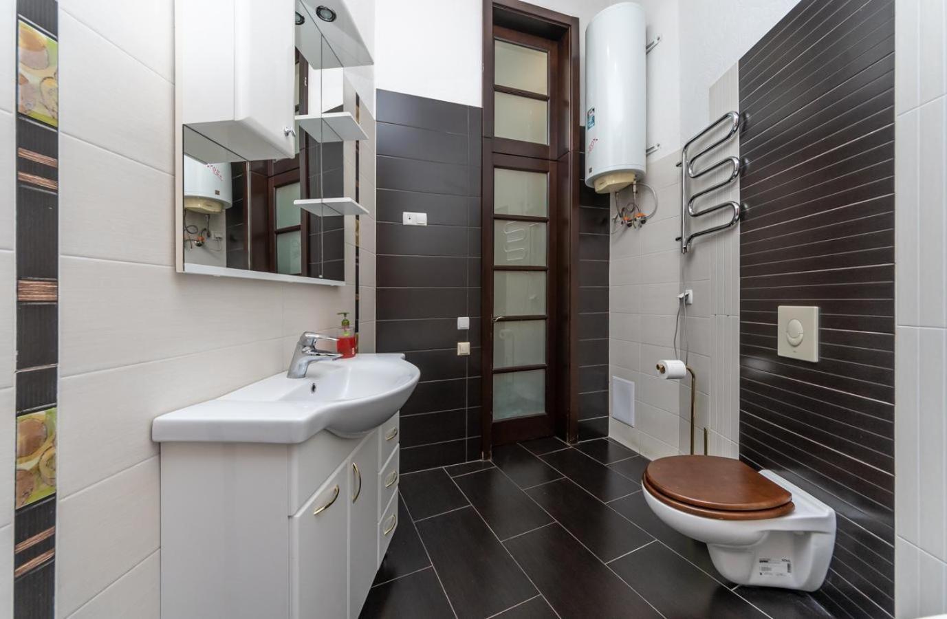 Comfortable Apartment On Mikhaylovskiy Lane Kiev Eksteriør billede