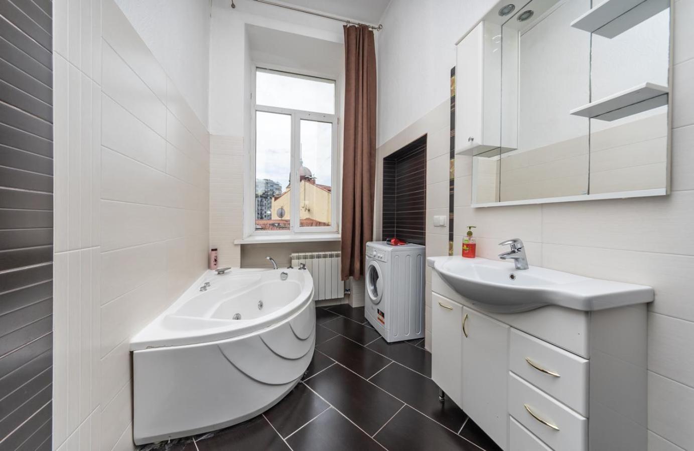 Comfortable Apartment On Mikhaylovskiy Lane Kiev Eksteriør billede